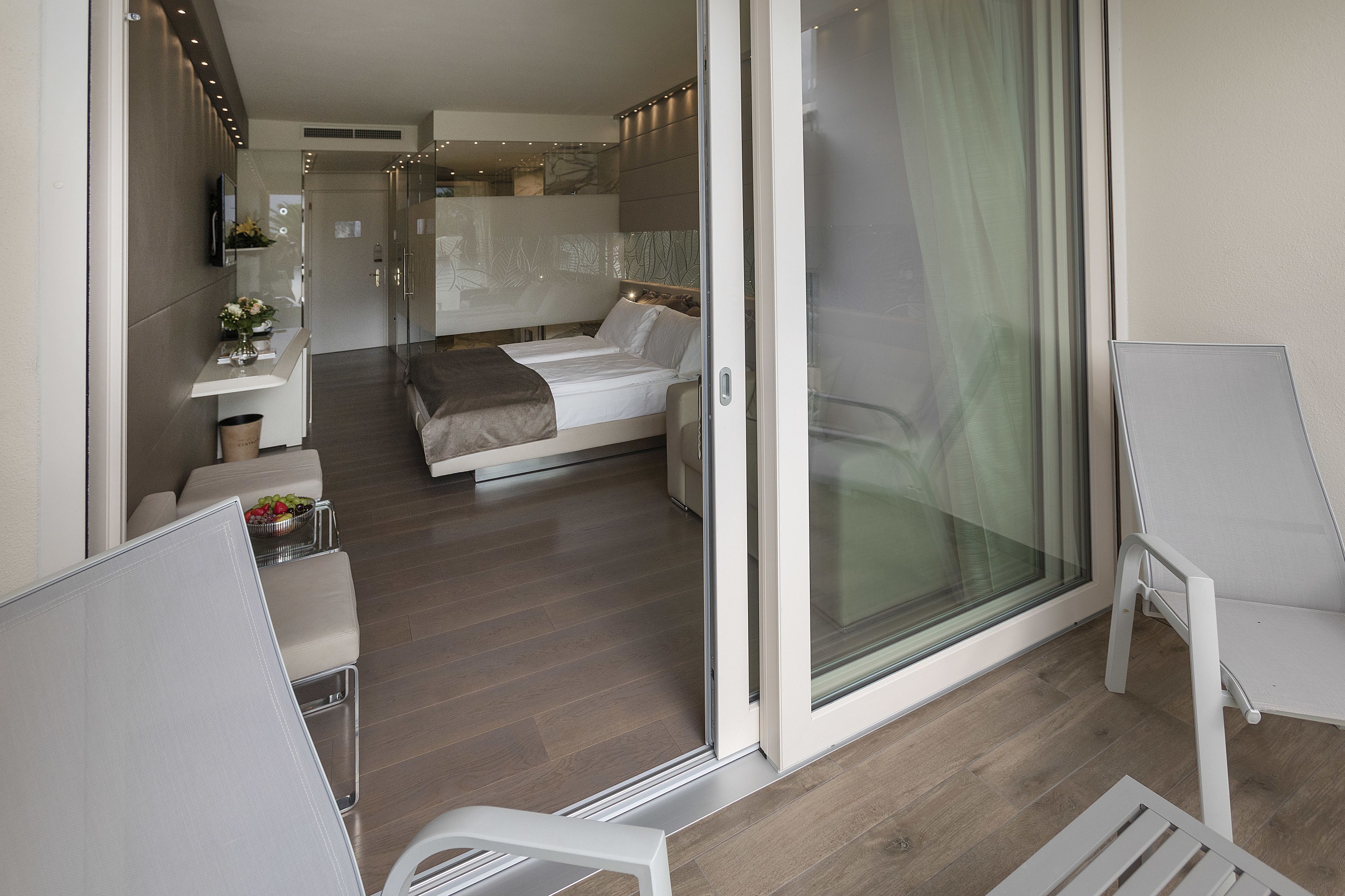 Minibar, in-room safe, desk, blackout curtains