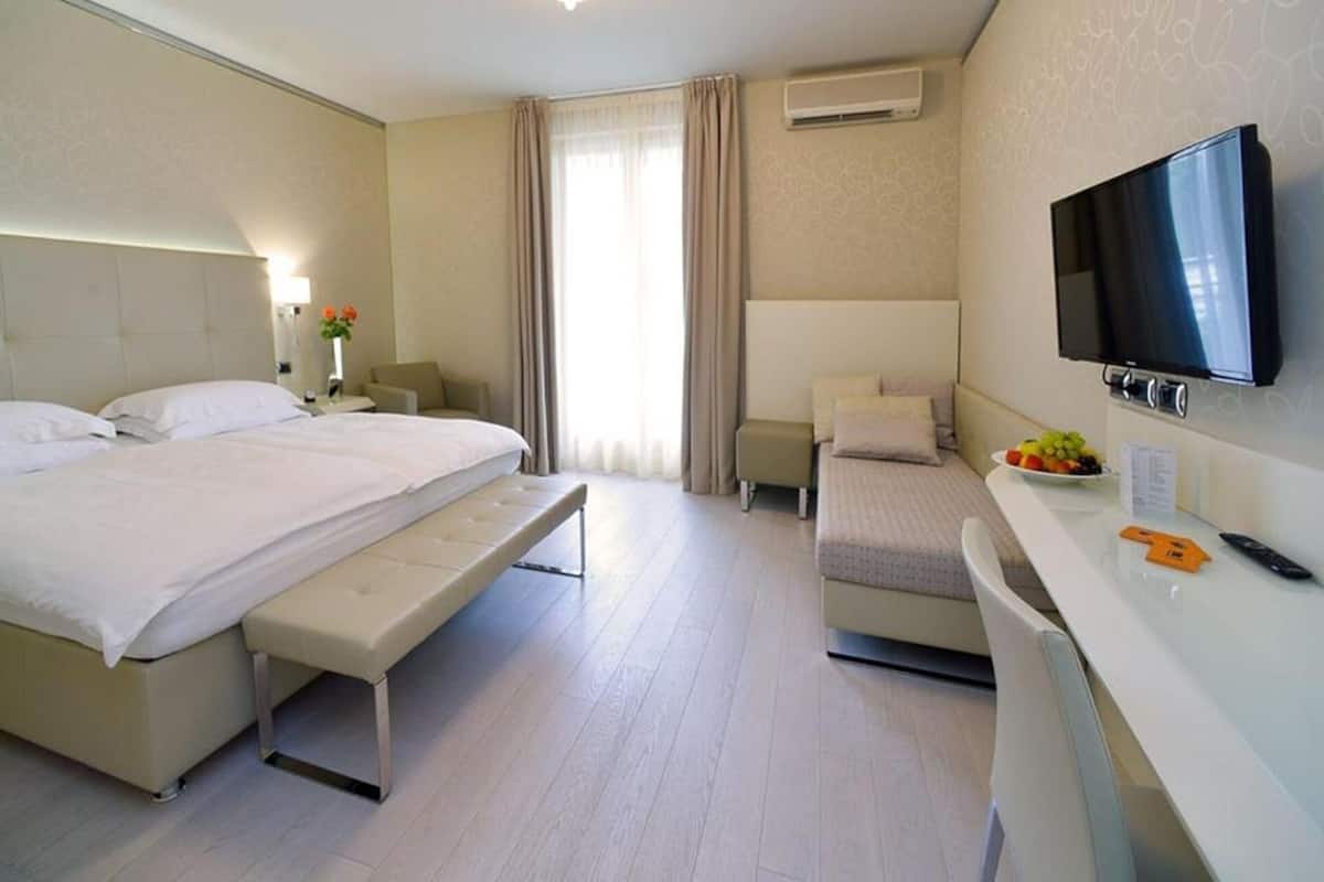 1 bedroom, minibar, in-room safe, desk