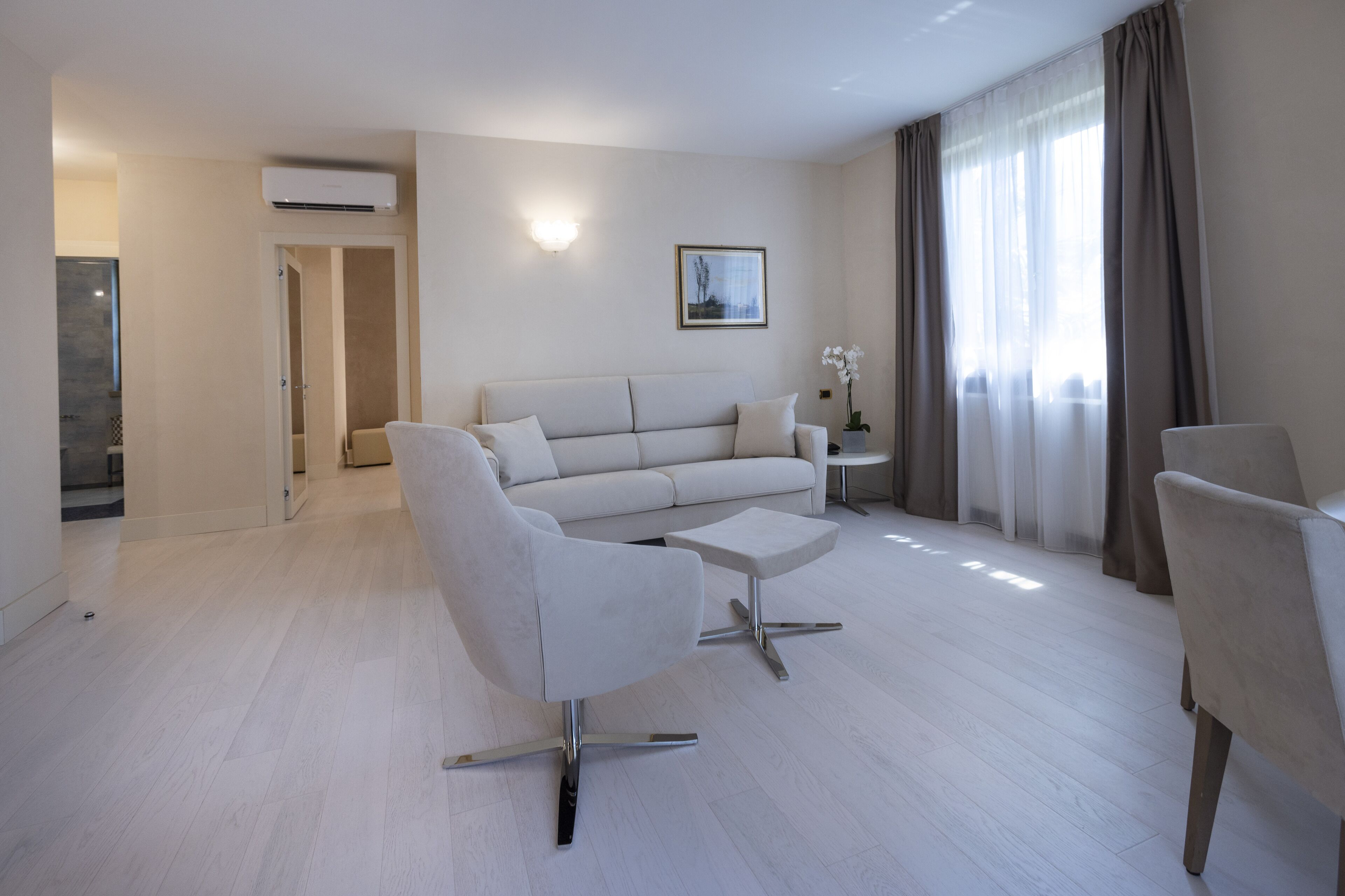 superior suite, partial lake view suite house | 1 bedroom, minibar, in-room safe, desk