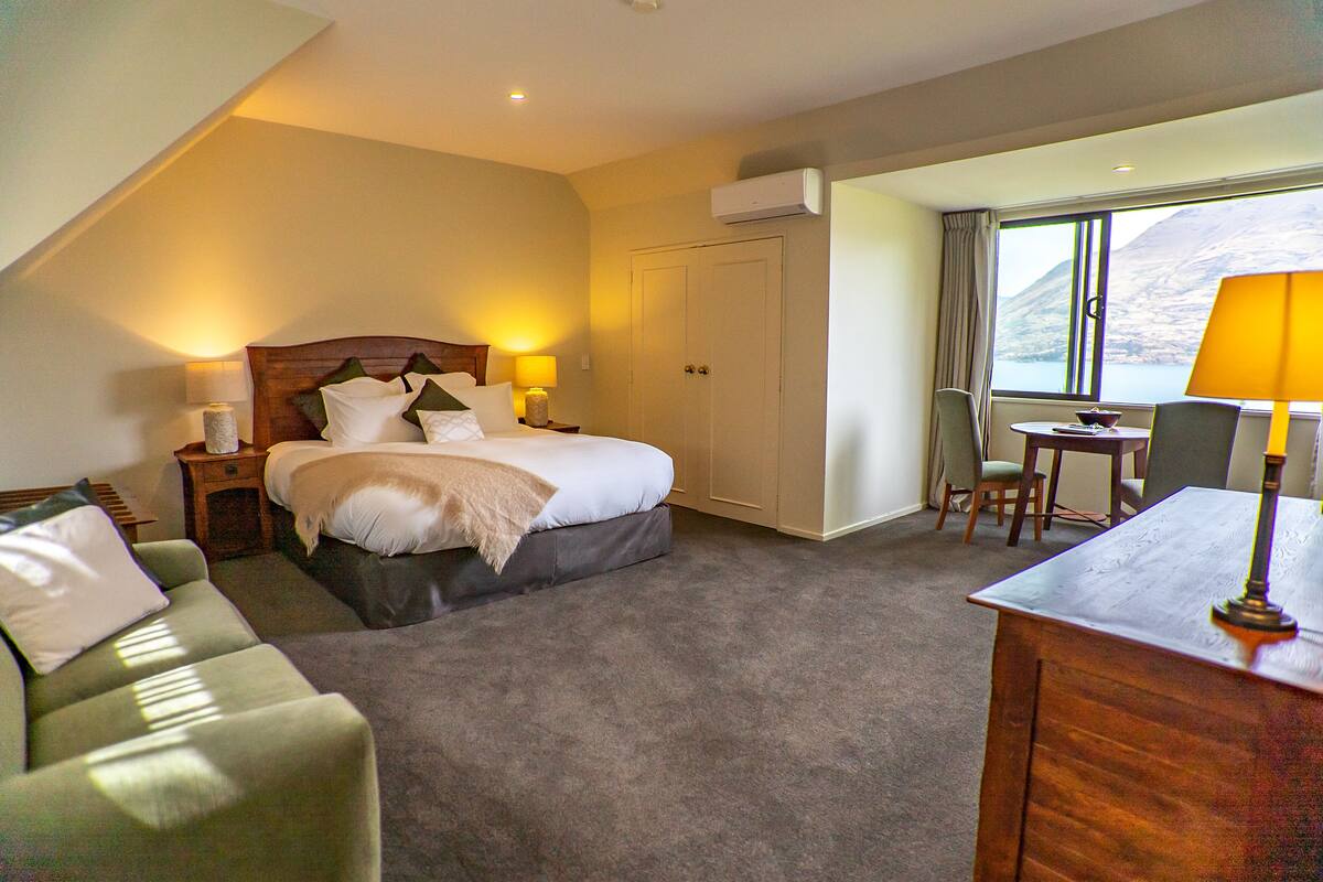 Premium bedding, down comforters, pillowtop beds, minibar