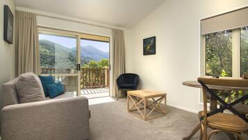 Frond Suite | Living area