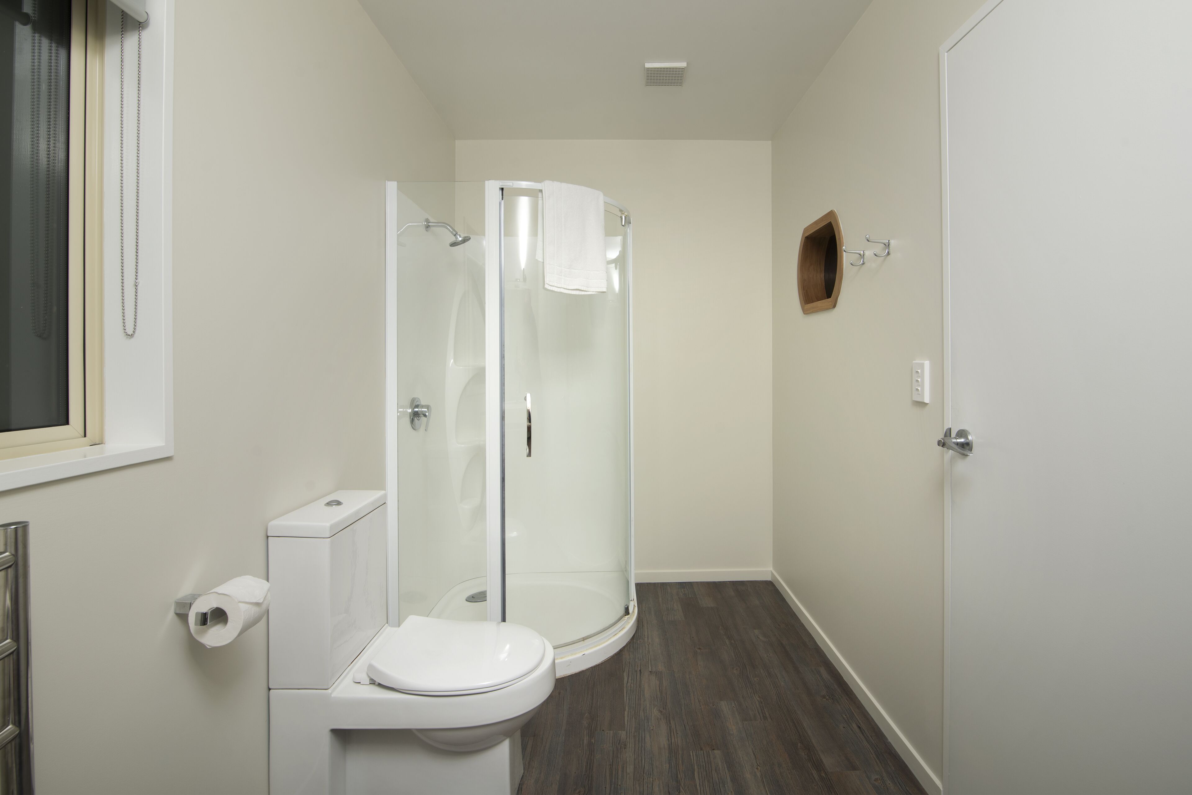 frond suite | bathroom | shower, towels