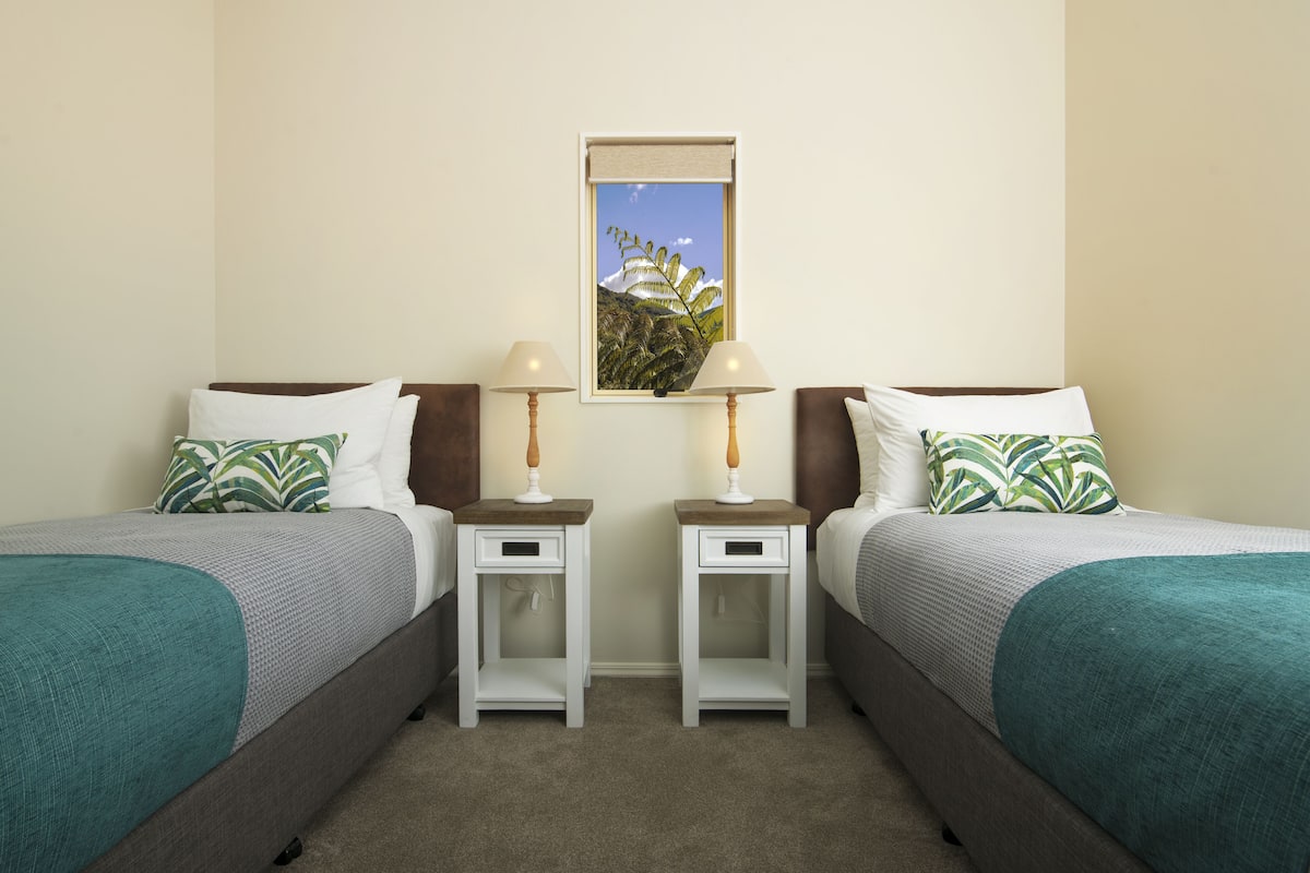 Mamaku Apartment | 1 bedroom, bed sheets