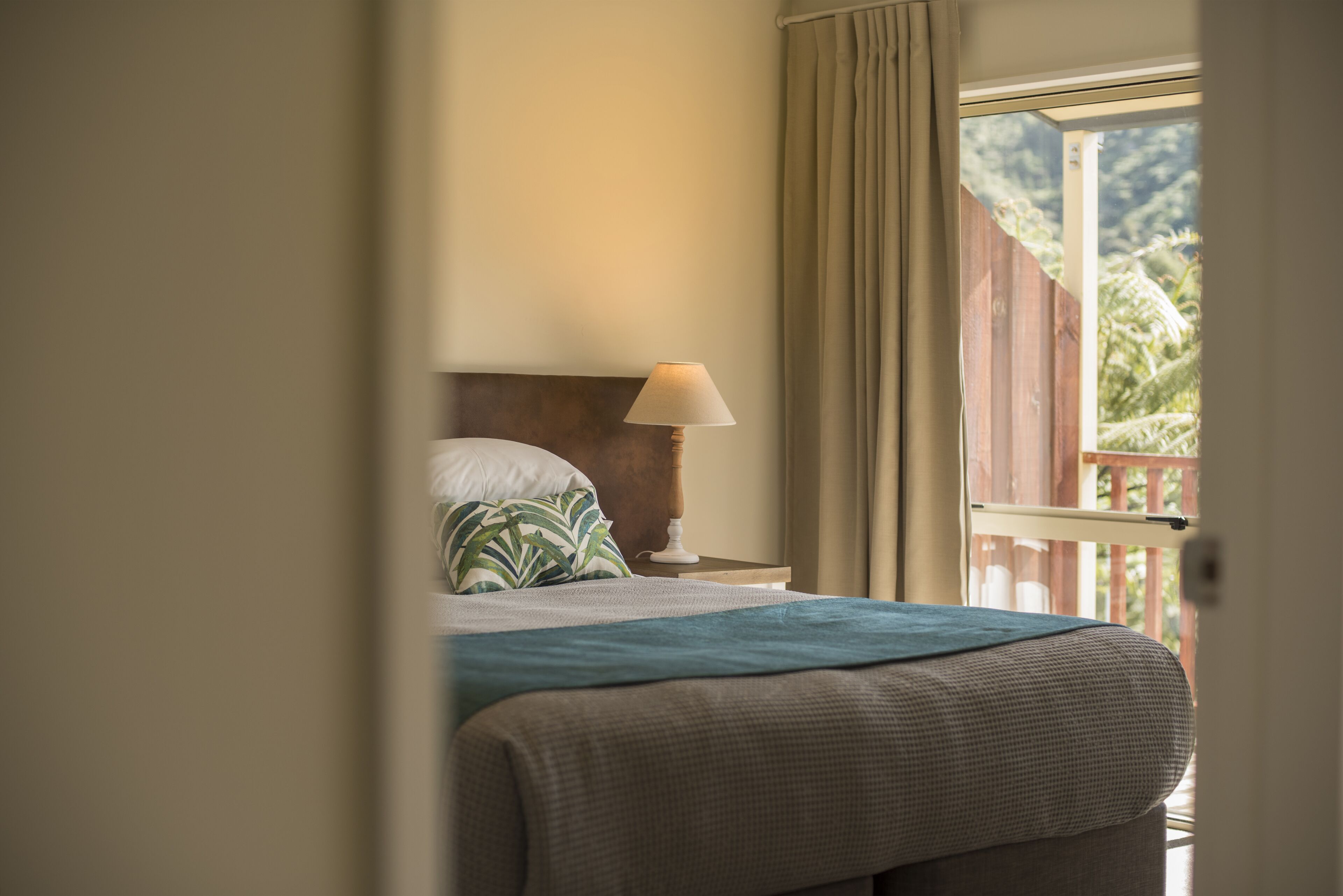 frond suite | 1 bedroom, bed sheets