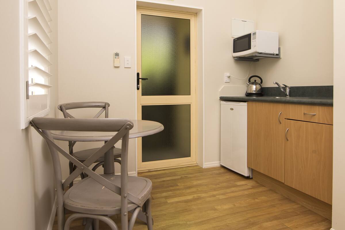 fern studio | private kitchenette | mini-fridge, microwave, coffee/tea maker, electric kettle