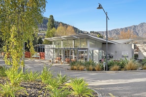Reception - Hampshire Holiday Parks - Queenstown Lakeview (Queenstown)