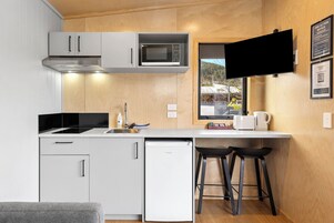 Tiny Cabin - No Ensuite | Private kitchen | Mini-fridge, electric kettle