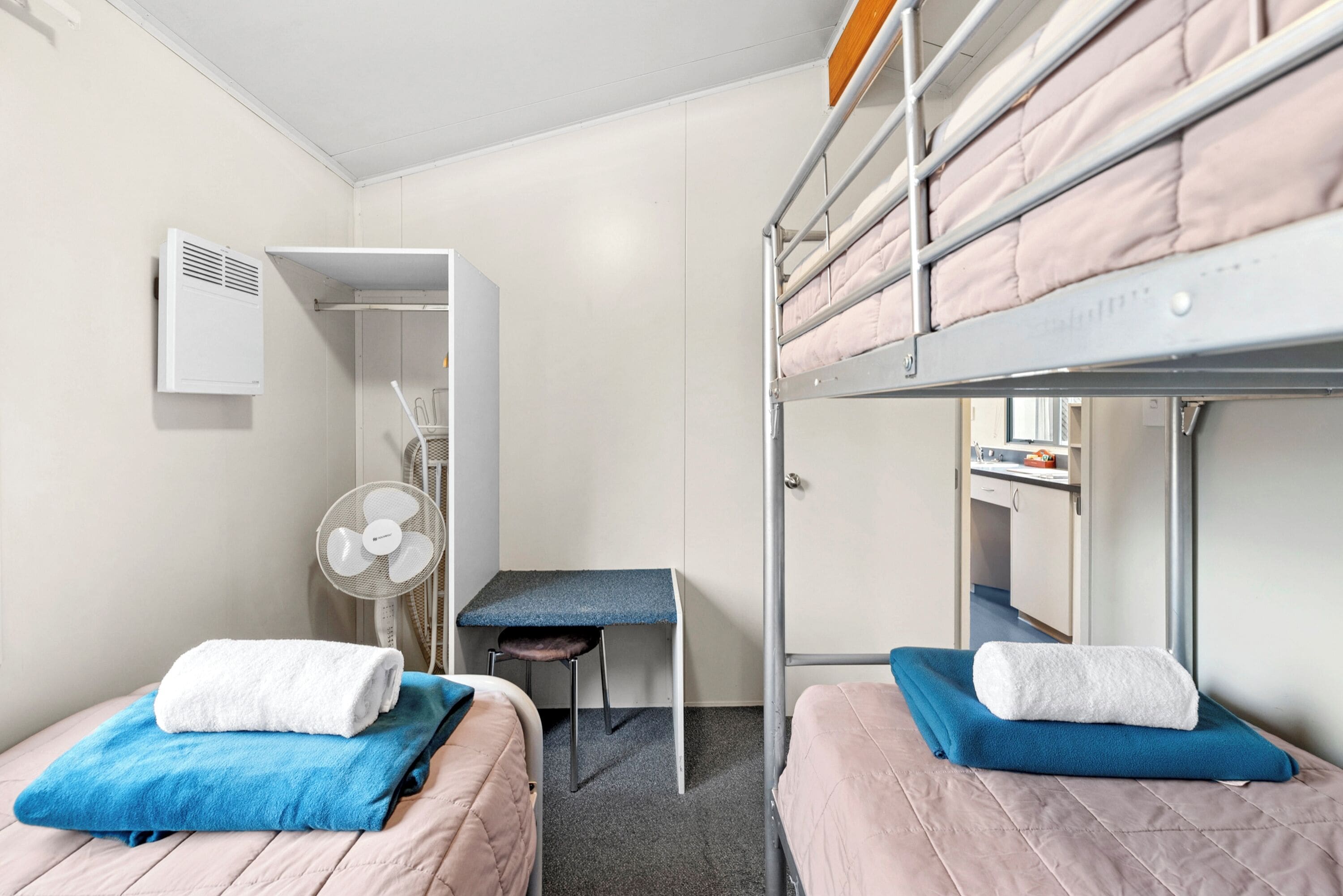 스탠다드 캐빈 | 무료 유아용 침대, 무료 WiFi, 침대 시트