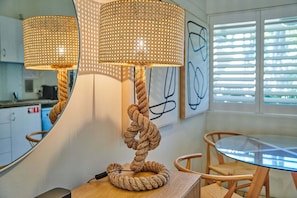 Standard Studio, 1 Queen Bed with Sofa bed (Schoolies not allowed) - Julians Apartments (Byron Bay)