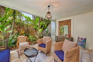 Standard Room, 1 Queen Bed, Courtyard Area | Terrace/patio - Julians Apartments (Byron Bay)
