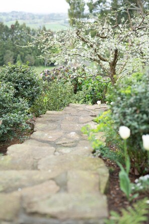 Property grounds - The French Country House (Whakamarama)