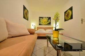 Individually decorated, individually furnished, soundproofing - AJO Vienna Garden - Contactless Check-in (Vienna)