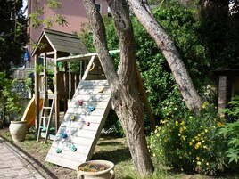 Área de juegos infantiles al aire libre