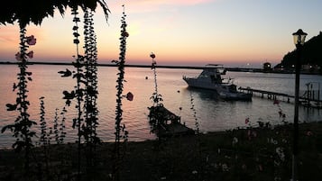 Ranta lähistöllä, rantabaari