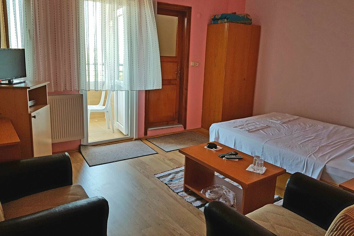 Deluxe Room, 1 Bedroom | View from room