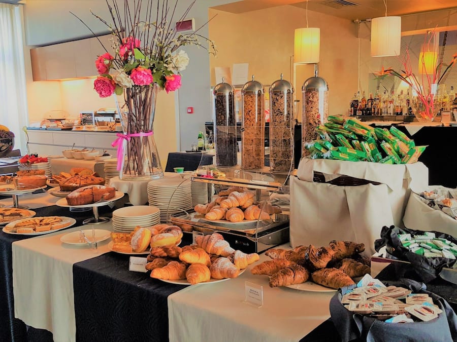 Daily buffet breakfast for a fee