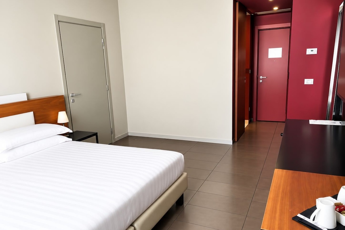 Basic Room | Premium bedding, down comforters, minibar, in-room safe