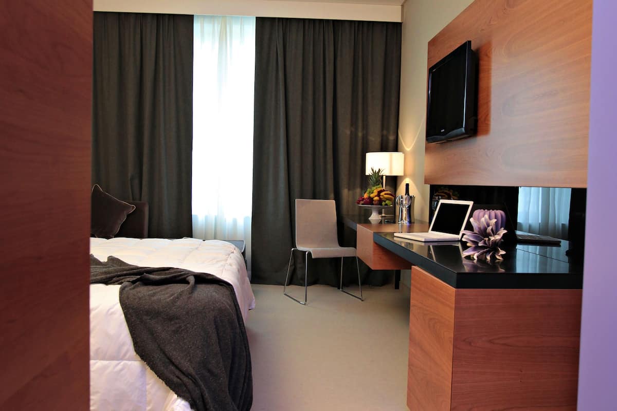 triple room | 1 bedroom, premium bedding, down duvets, minibar