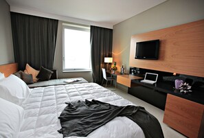 1 makuuhuone, ylelliset vuodevaatteet, untuvapeitot, minibaari