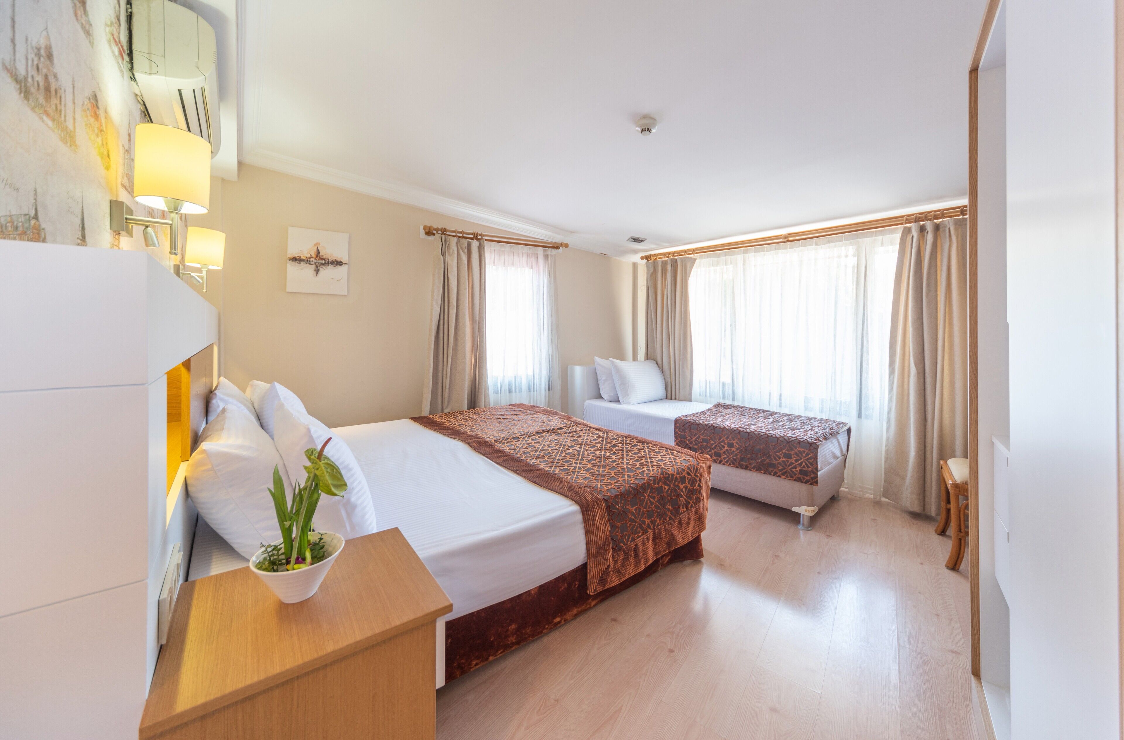 Minibar, coffres-forts dans les chambres, bureau, chambres insonorisées