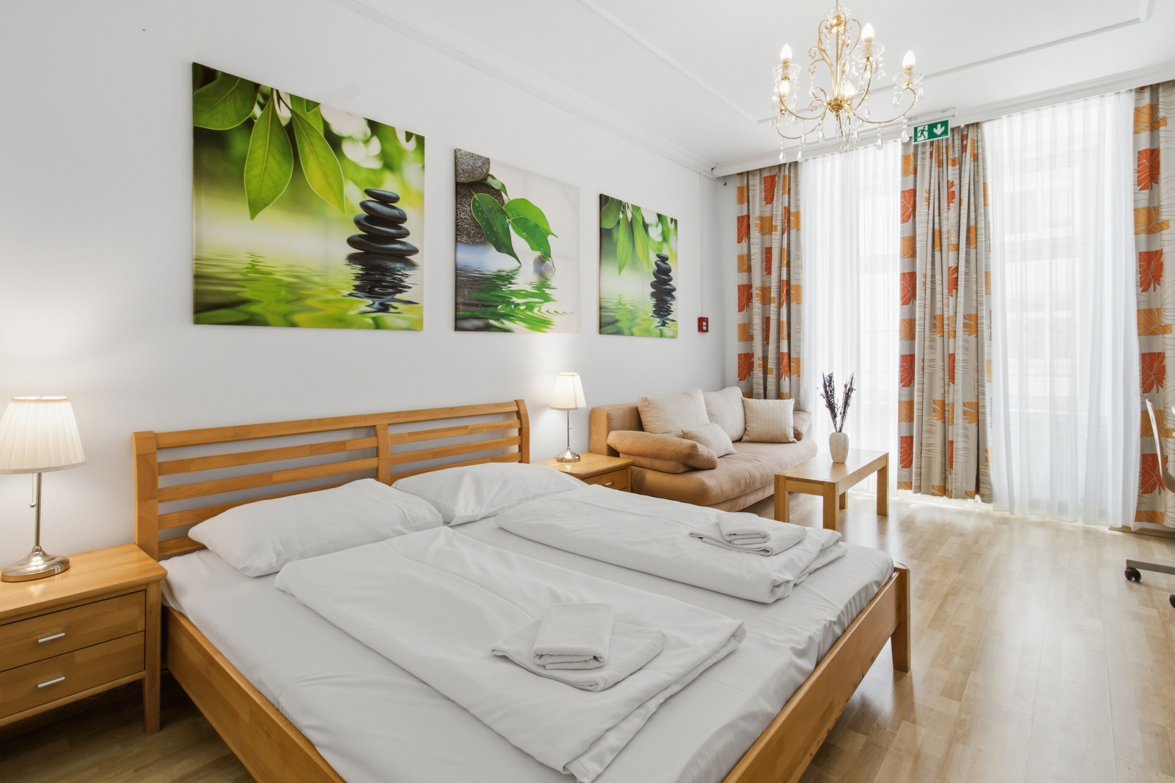 Kamar Double Klasik | Seprai premium dan didekorasi berbeda-beda