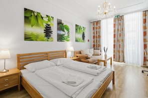 Habitación clásica doble | Ropa de cama de alta calidad y decoración individual