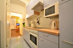 Deluxe-Doppelzimmer, Nichtraucher, Küche | Eigene Küche | Mini-Kühlschrank