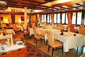 S'hi serveixen dinars i sopars 