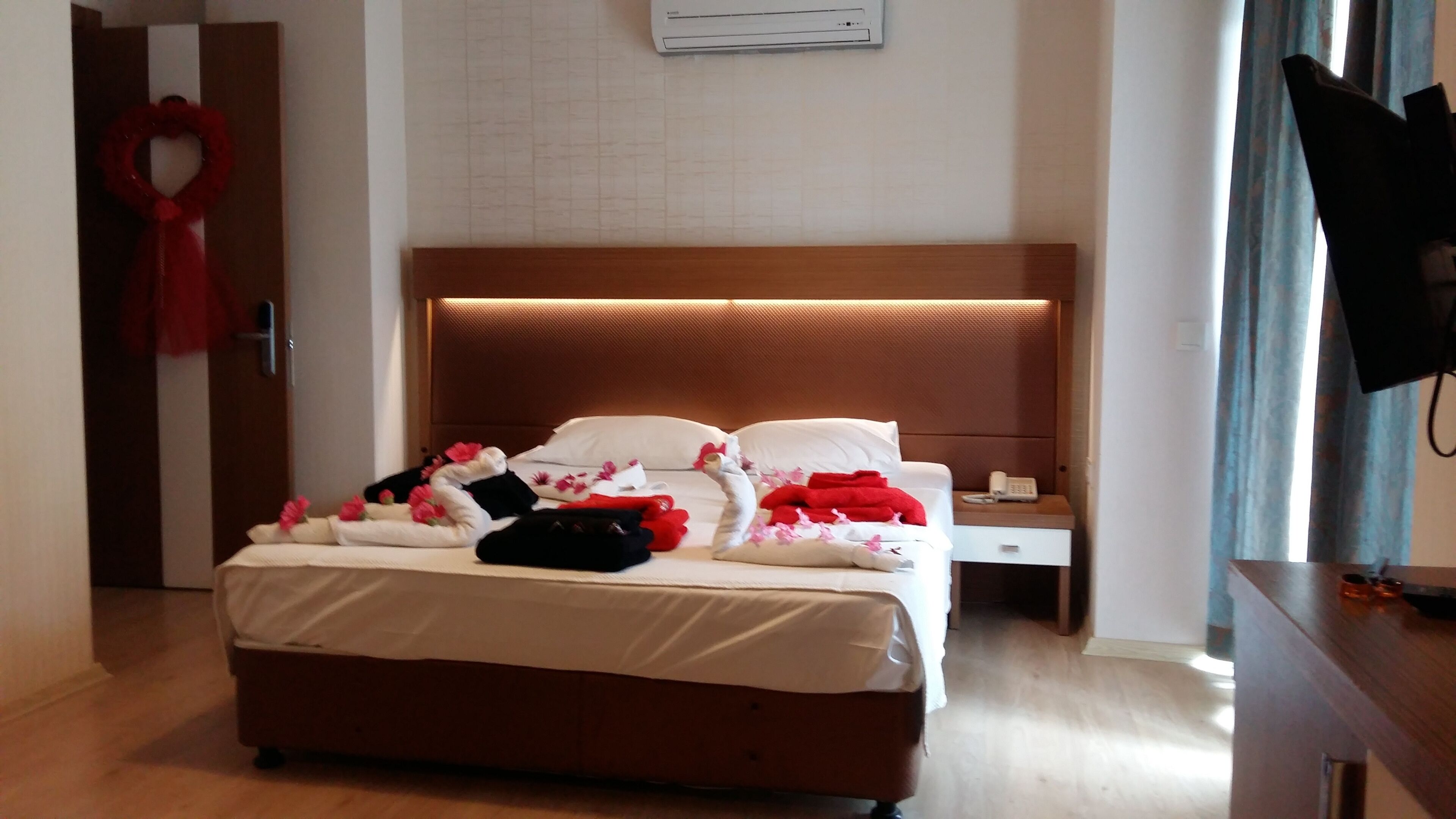 Minibar, in-room safe, soundproofing, WiFi (free)