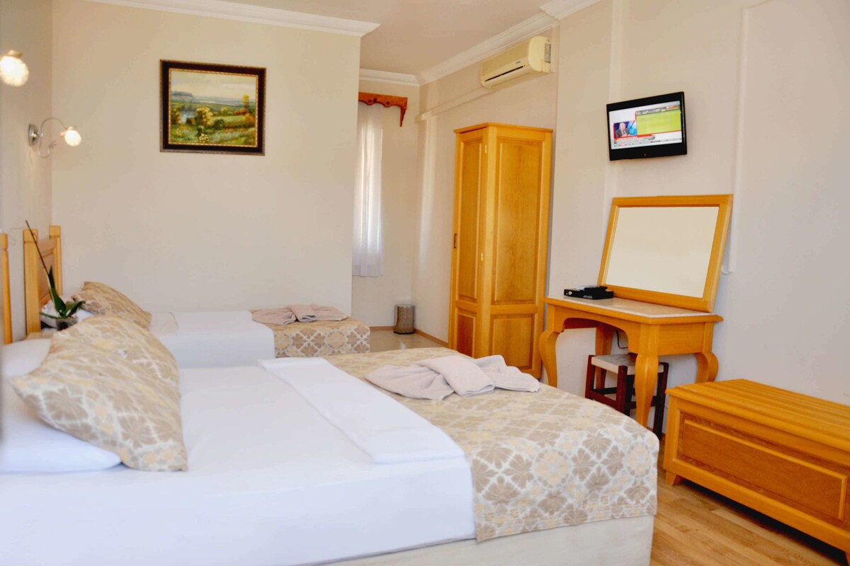 Kamar Double | Tempat tidur bayi gratis, tempat tidur lipat/tambahan, dan Wi-Fi gratis