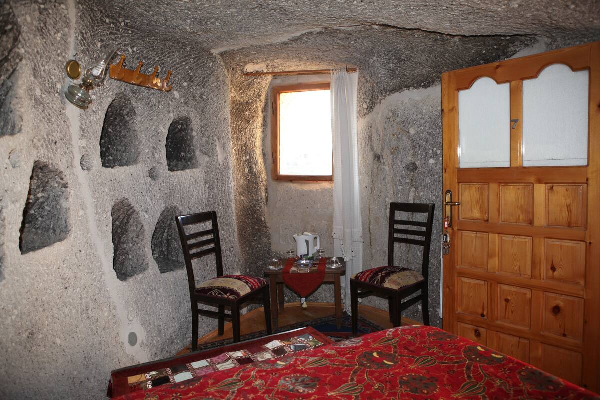 Chambre Double (Cave ) | Coin séjour