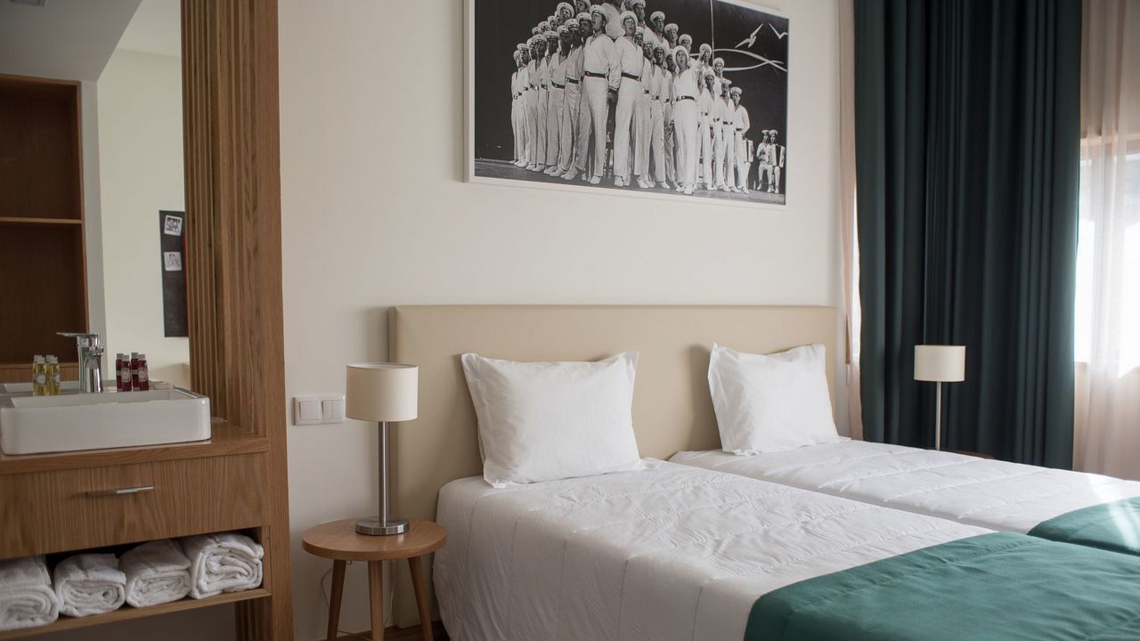 deluxe twin room | minibar, free wifi, bed sheets