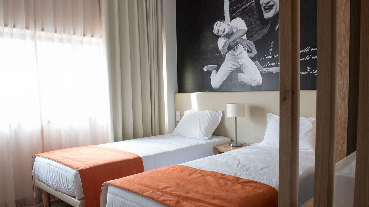 standard twin room | minibar, free wifi, bed sheets