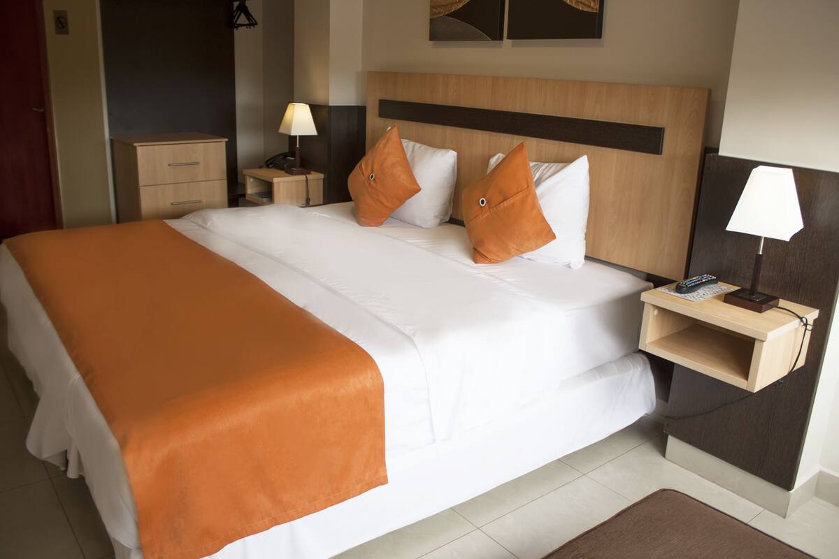 Ropa de cama de alta calidad y cortinas blackout