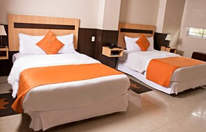 Executive Double Room, 2 Queen Beds | Premium bedding, blackout drapes, iron/ironing board, rollaway beds - Corona Real (Guayaquil)