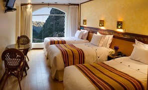 Habitación triple | Ropa de cama de alta calidad y minibar 