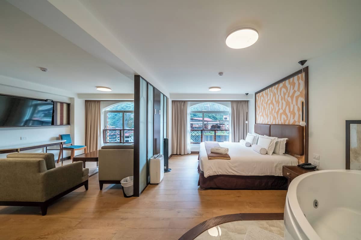 Studio Suite | Premium bedding, minibar, in-room safe, desk