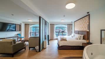 Studio suite | Luxe beddengoed, een minibar, een kluis op de kamer, een bureau