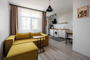 Comfort Condo, Sea View | Living area | TV