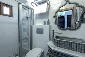 Decoración personalizada, muebles diferentes y escritorio 