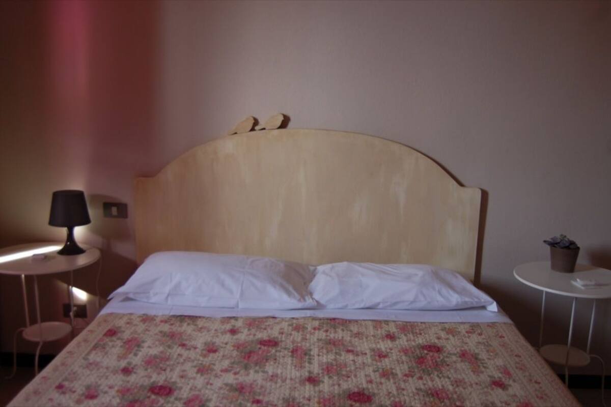 Triple Room with Private Bathroom | Egyptian cotton sheets, pillowtop beds, desk, cribs (free)