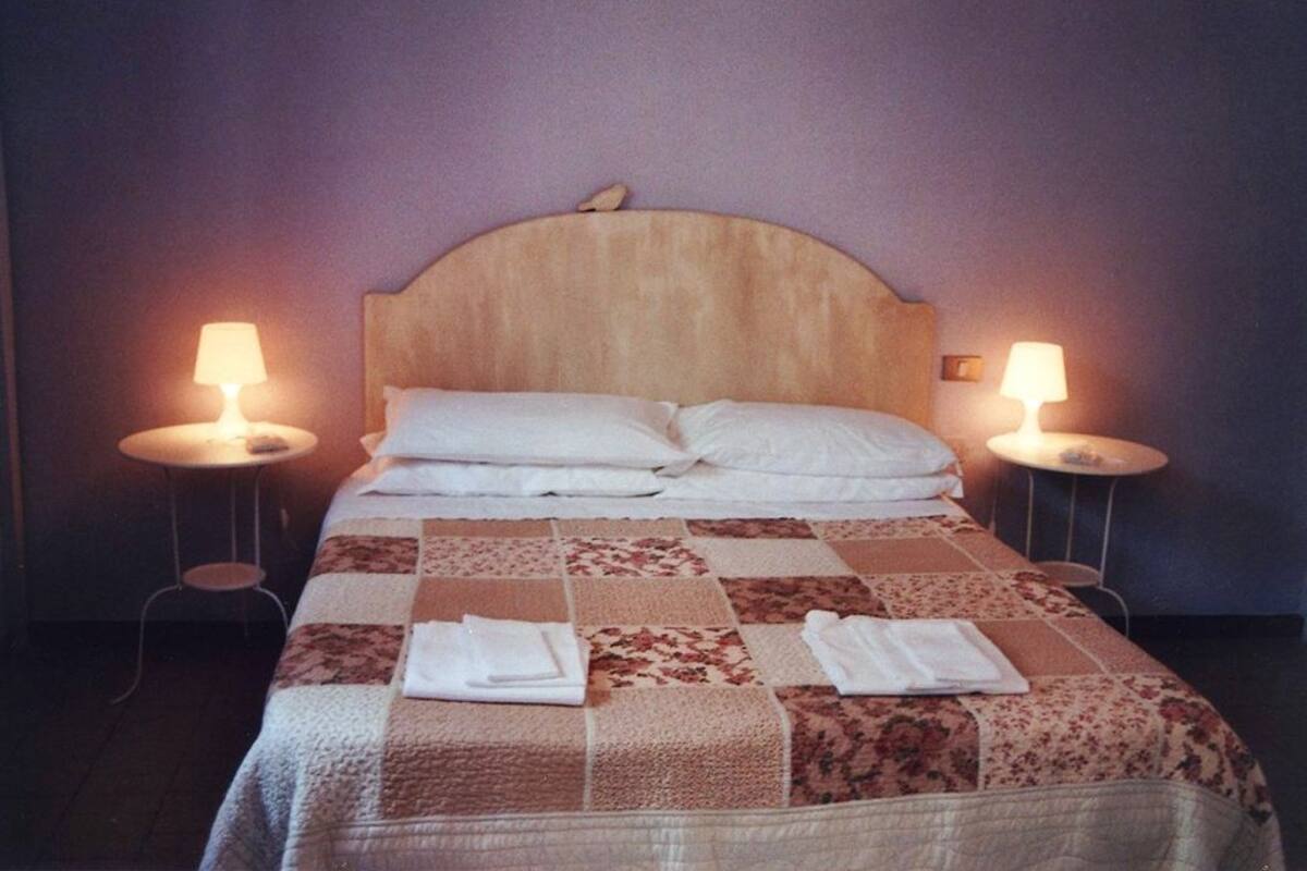 Egyptian cotton sheets, pillowtop beds, desk, cribs (free)