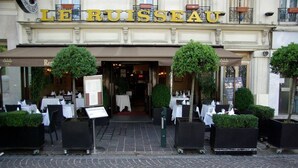 The exterior of Le Ruisseau, a restaurant with outdoor seating and a classic European architectural style. - Le Ruisseau (Saint-Mandé)