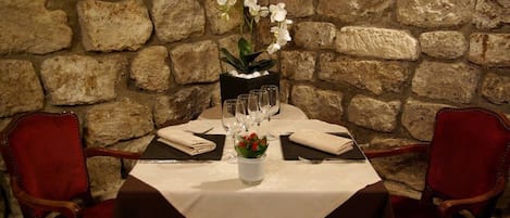 Breakfast, lunch, dinner served; French cuisine