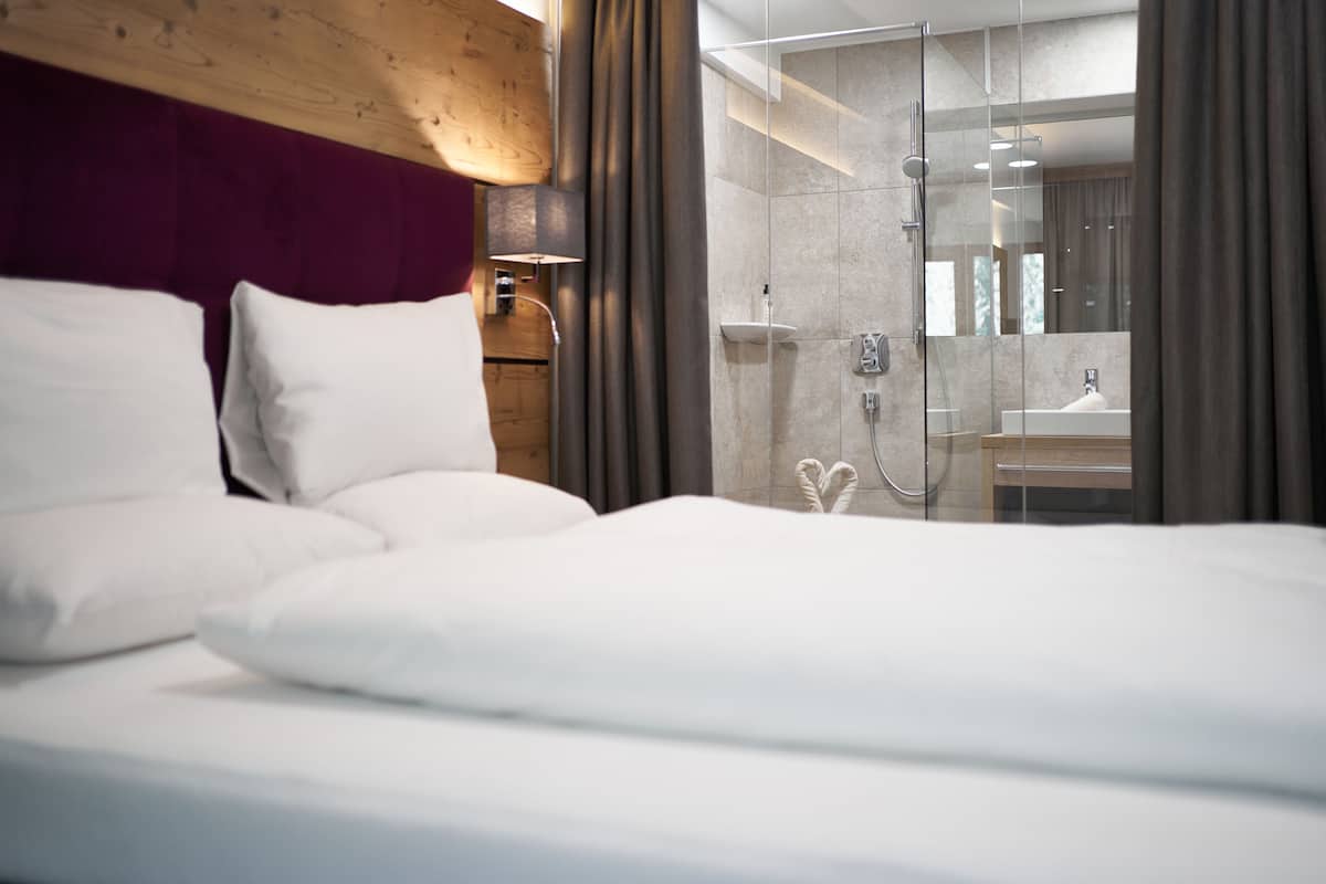 panoramic double room (tirol) | hypo-allergenic bedding, in-room safe, individually decorated