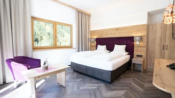Studio Suite Panorama (Tirol) | Seprai antialergi, brankas, dan didekorasi berbeda-beda