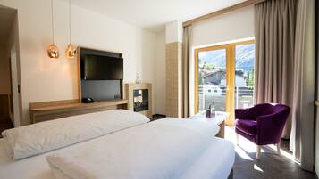 Panoramic Studio Suite (Tirol) | Hypo-allergenic bedding, in-room safe, individually decorated