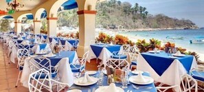 4 restaurants; breakfast, lunch, and dinner served - Barcelo Puerto Vallarta All Inclusive (Puerto Vallarta)