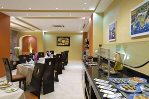 4 restaurants, breakfast served - Barcelo Puerto Vallarta All Inclusive (Puerto Vallarta)
