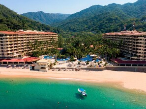 Private beach, beach umbrellas, beach towels, scuba diving - Barcelo Puerto Vallarta All Inclusive (Puerto Vallarta)